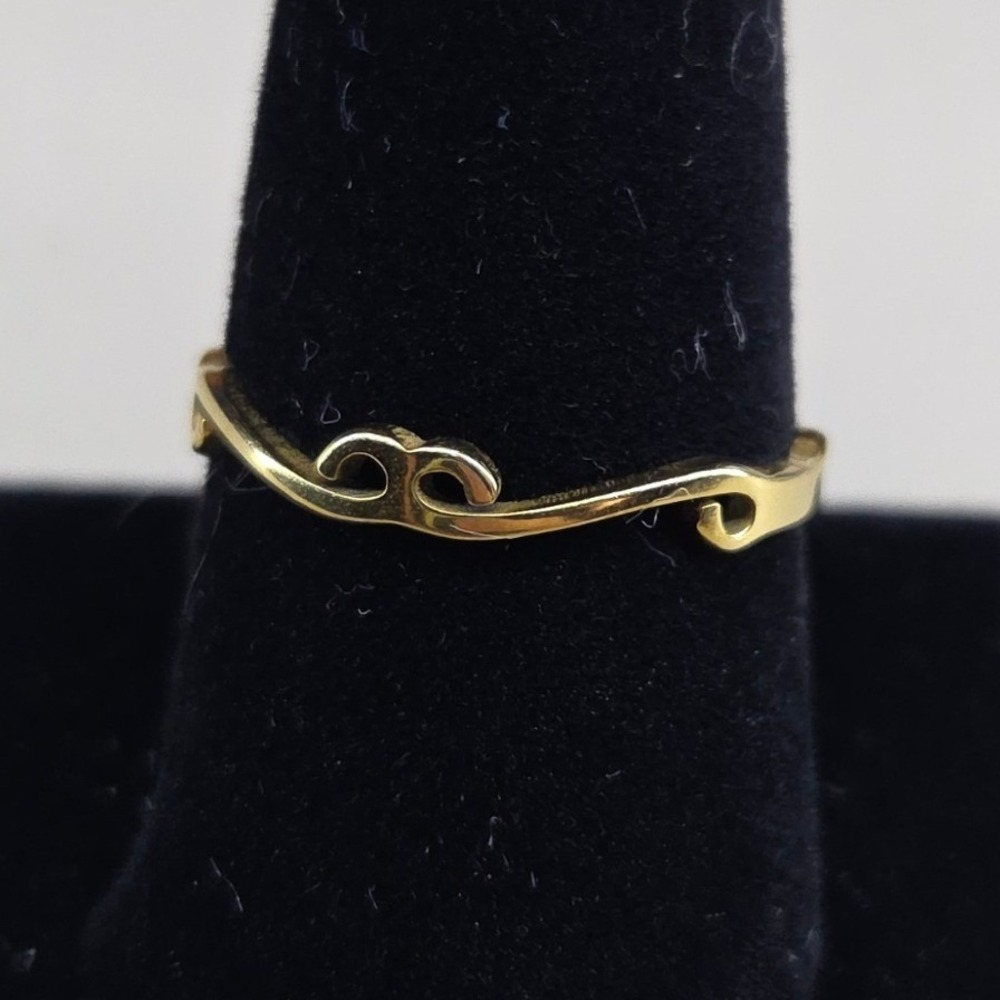 Gold Tone Wave Scroll Band Ring Minimalist Stackable Wave Design Size 10.5